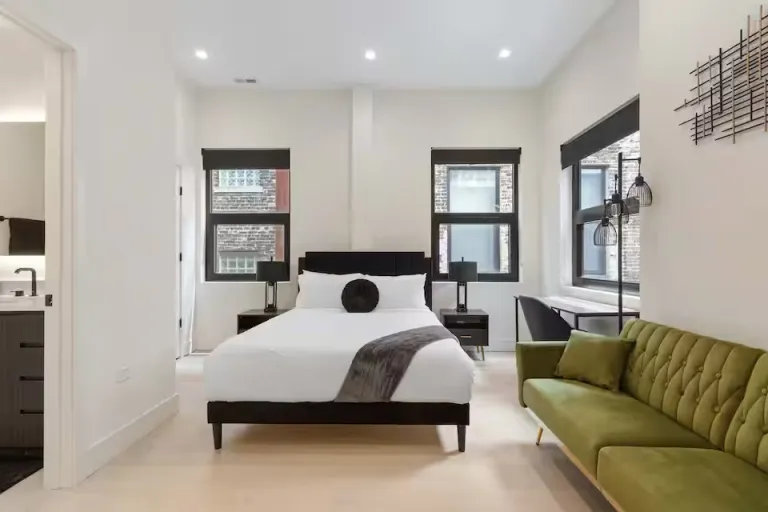 t City View Airbnb Stays in Chicago