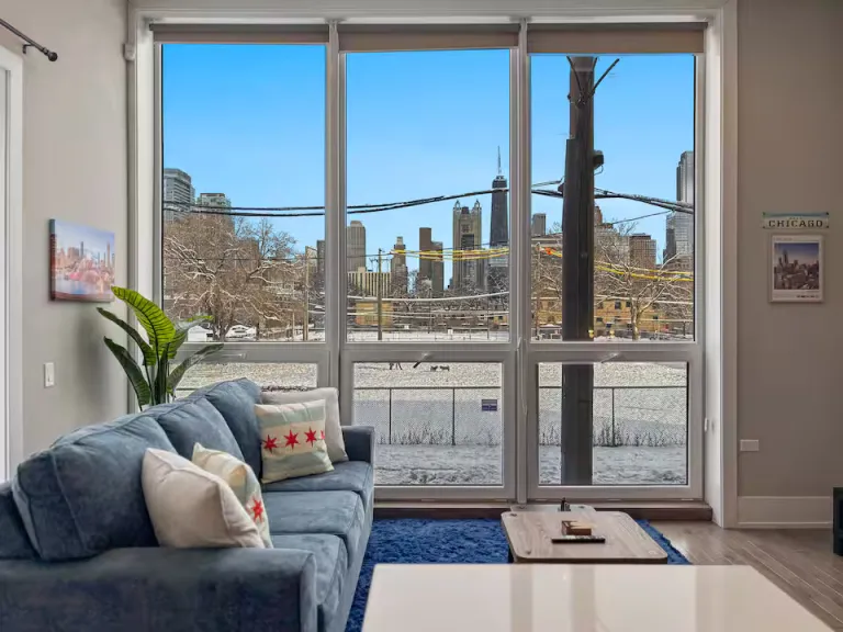 t City View Airbnb Stays in Chicago
