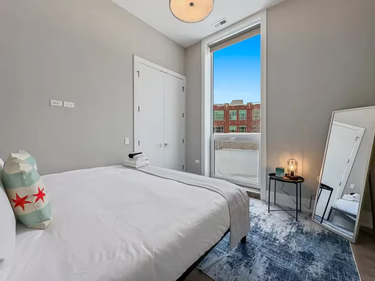 t City View Airbnb Stays in Chicago