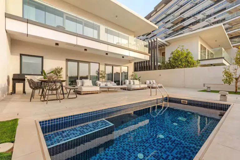 Luxury Airbnb Stays in Abu Dhabi 2026