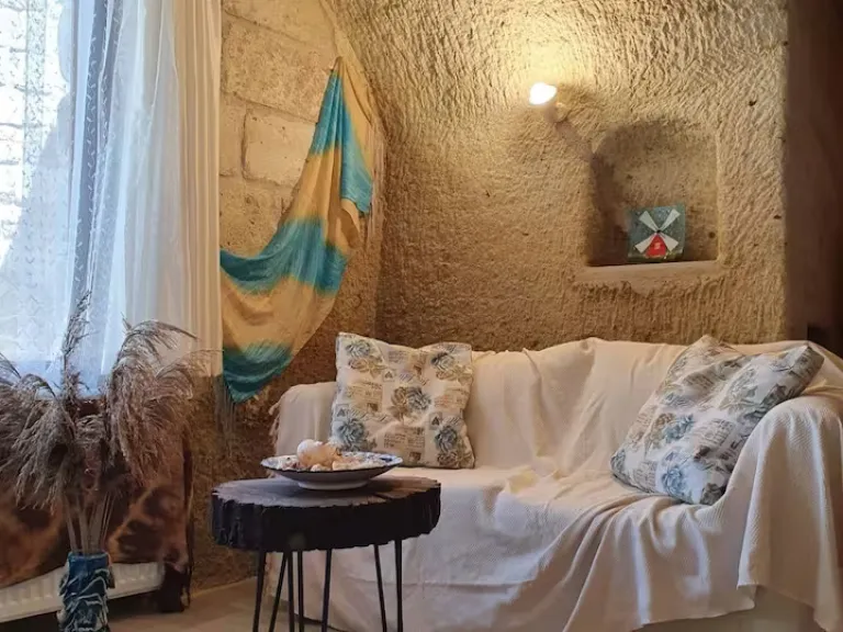 Airbnb Stays in Cappadocia, Turkey for Hot Air Balloon Views 