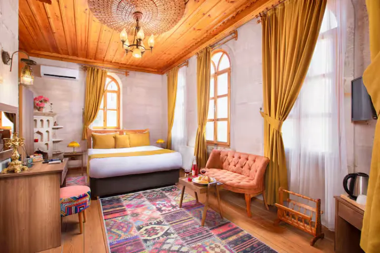 Airbnb Stays in Cappadocia, Turkey for Hot Air Balloon Views 