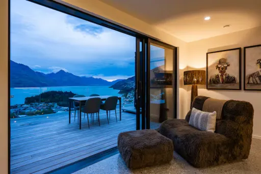 Image for article Best 8 Airbnb Stays in Queenstown, New Zealand for Scenic Getaways in 2026