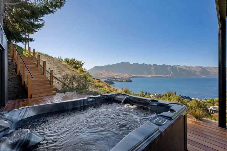 Airbnb Stays in Queenstown, New Zealand for Scenic Getaways