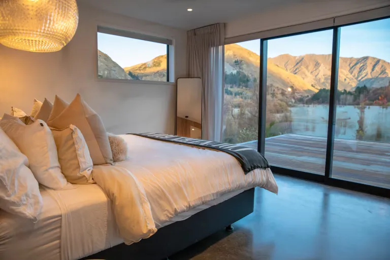 Airbnb Stays in Queenstown, New Zealand for Scenic Getaways