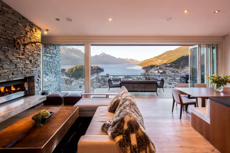 Airbnb Stays in Queenstown, New Zealand for Scenic Getaways