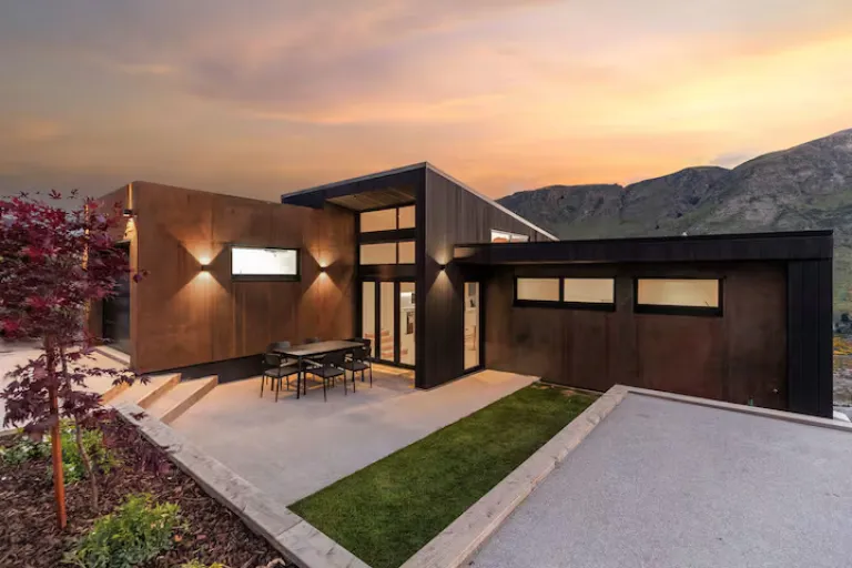Airbnb Stays in Queenstown, New Zealand for Scenic Getaways