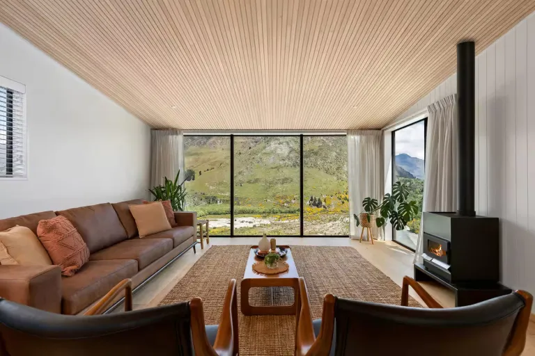 Airbnb Stays in Queenstown, New Zealand for Scenic Getaways