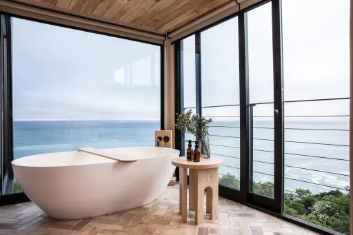 Image for article Best 8 Oceanfront Airbnb Stays in South Africa for Scenic Retreats in 2026