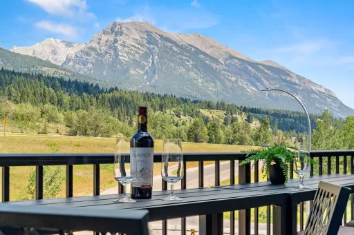 Image for article Best 8 Airbnb Stays in Banff, Canada for Mountain Adventures in 2026