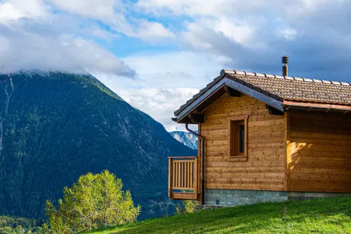 Image for article Best 8 Airbnb Stays in Swiss Alps, Switzerland for Snow Retreats