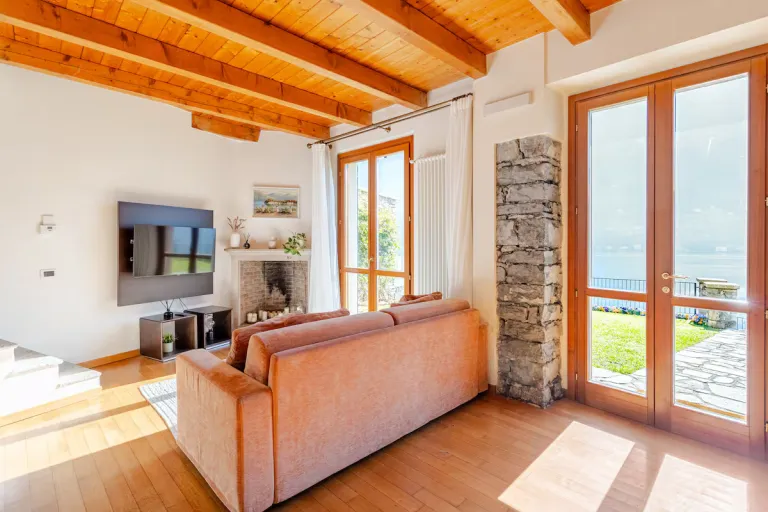 Airbnb near Lake Como