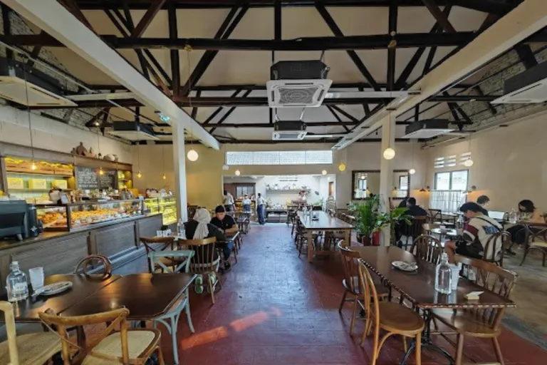 KL work caf&eacute;s