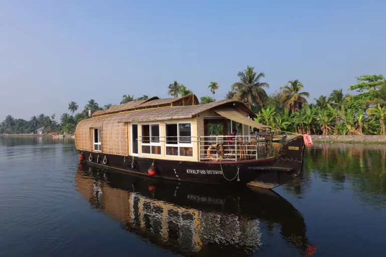 Best 2026 Houseboat Airbnb Stays in Kerala 
