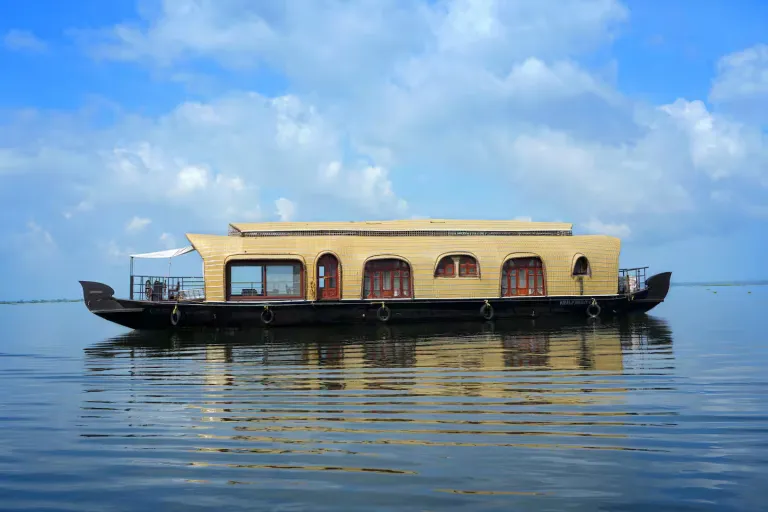 Best 2026 Houseboat Airbnb Stays in Kerala 