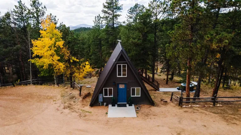 Best 2026 Airbnb Cabin Stays in Colorado Rockies