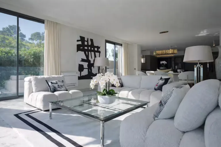 Luxury Airbnb Stays in French Riviera
