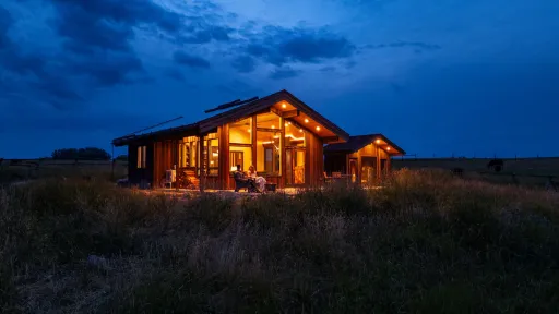 Image for article 8 Best Airbnb Cabins in Montana for Nature Escapes in 2026	