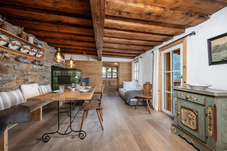 Airbnb in Hallstatt with lake views
