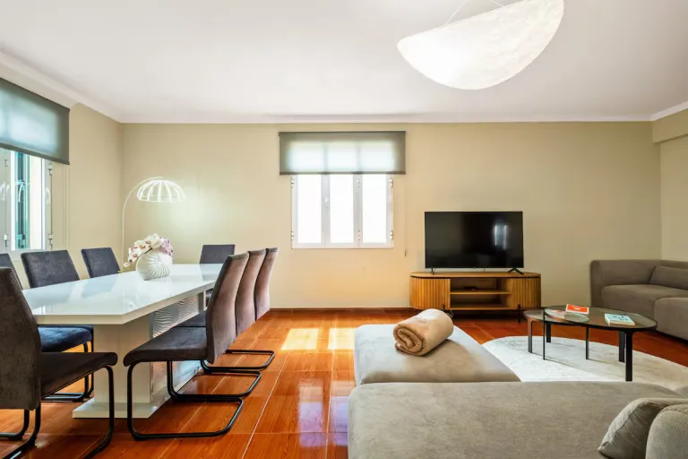 Best 2026 Airbnb Stays in Madeira Wine Region