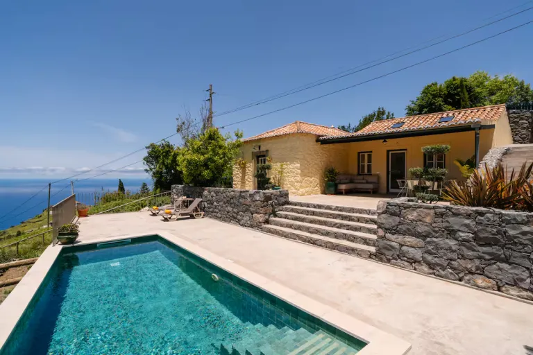 Best 2026 Airbnb Stays in Madeira Wine Region