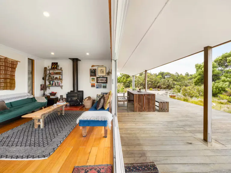 8 Best 2026 Airbnb Stays in Tasmania, Australia for Wilderness Retreats