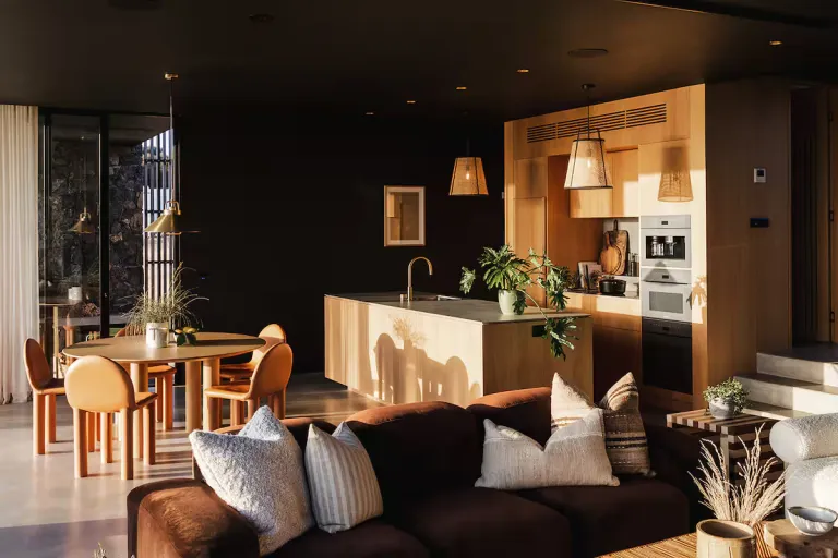 8 Best 2026 Airbnb Stays in Tasmania, Australia for Wilderness Retreats