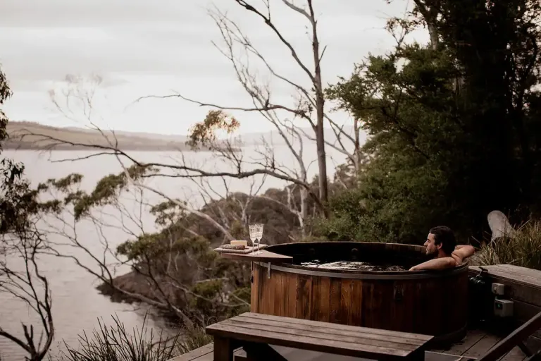 8 Best 2026 Airbnb Stays in Tasmania, Australia for Wilderness Retreats