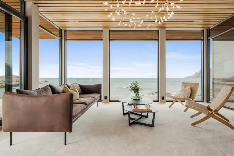 Best 2026 Airbnb Stays in Lofoten Islands, Norway with Fjord Views