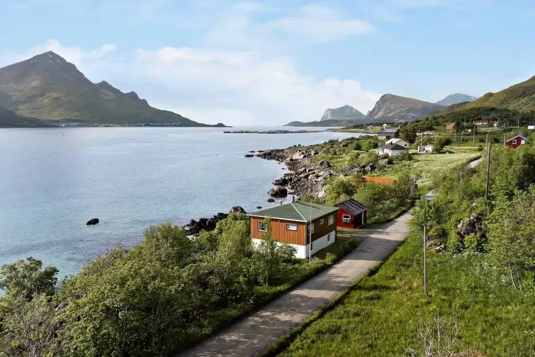 Best 2026 Airbnb Stays in Lofoten Islands, Norway with Fjord Views