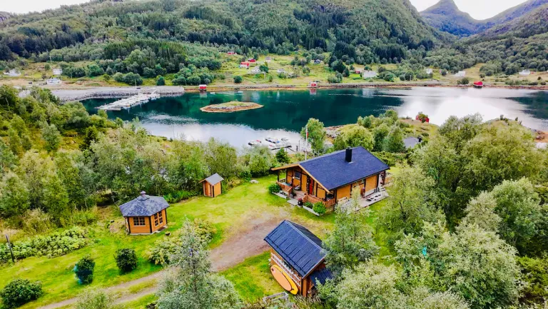 Best 2026 Airbnb Stays in Lofoten Islands, Norway with Fjord Views