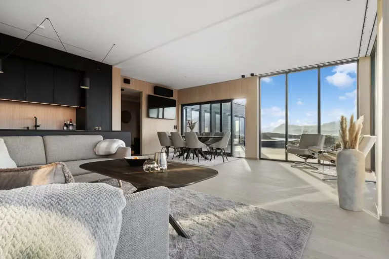 Best 2026 Airbnb Stays in Lofoten Islands, Norway with Fjord Views