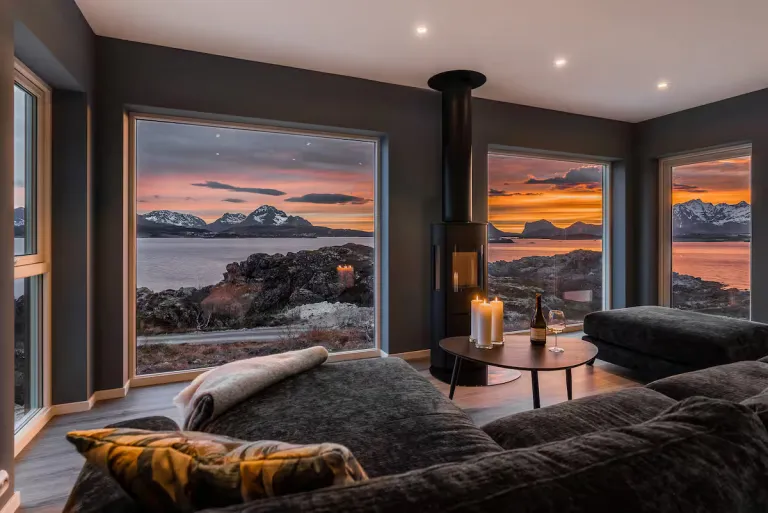 Best 2026 Airbnb Stays in Lofoten Islands, Norway with Fjord Views