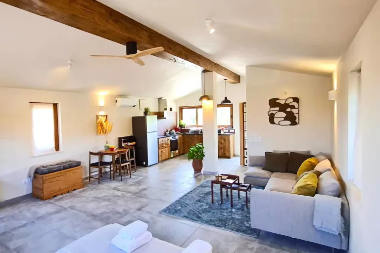 Best 2026 Airbnb Stays in Algarve, Portugal with Cliffside Views