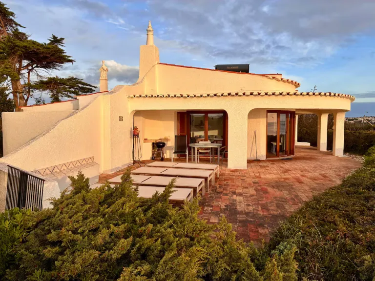 Best 2026 Airbnb Stays in Algarve, Portugal with Cliffside Views
