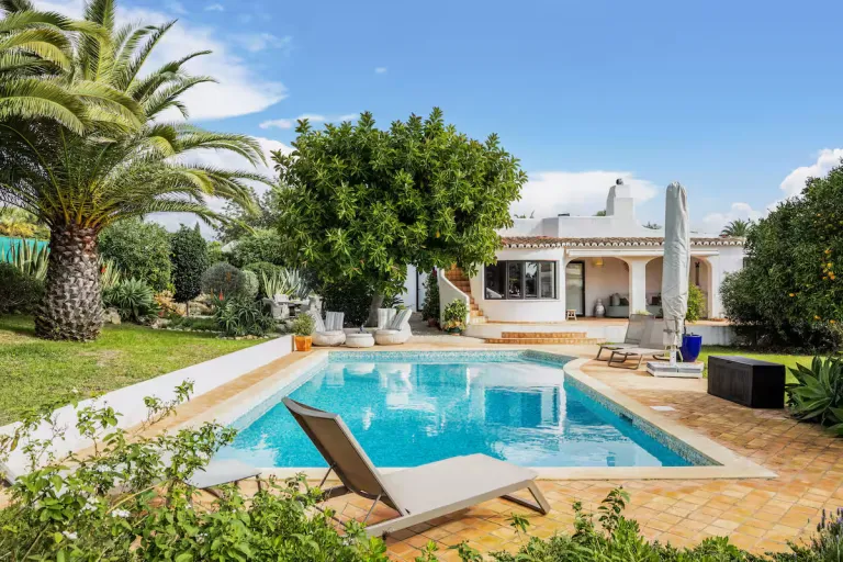 Best 2026 Airbnb Stays in Algarve, Portugal with Cliffside Views