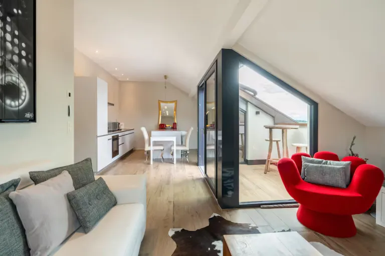 Best 2026 Airbnb Stays in Lake Geneva, Switzerland with Waterfront Views	