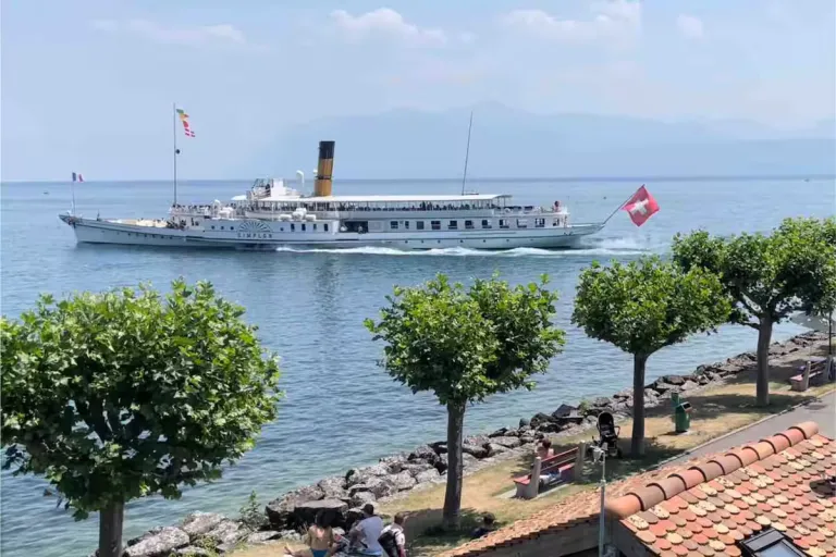 Best 2026 Airbnb Stays in Lake Geneva, Switzerland with Waterfront Views	