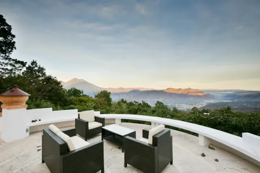 Image for article 8 Best 2026 Airbnb Stays in Antigua, Guatemala with Volcano Views