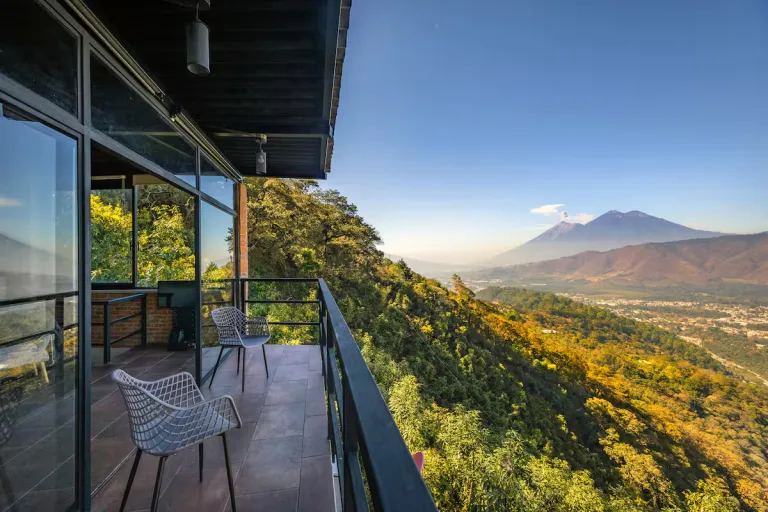8 Best 2026 Airbnb Stays in Antigua, Guatemala with Volcano Views