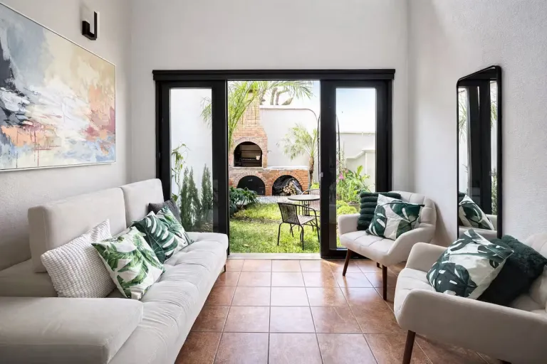 8 Best 2026 Airbnb Stays in Antigua, Guatemala with Volcano Views