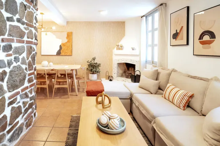 8 Best 2026 Airbnb Stays in Antigua, Guatemala with Volcano Views