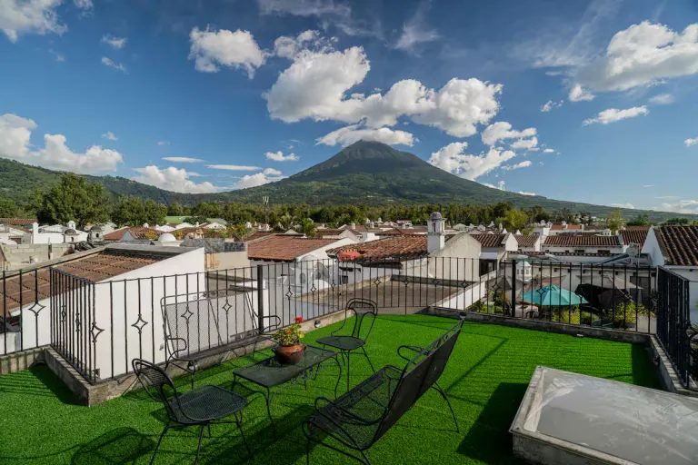 8 Best 2026 Airbnb Stays in Antigua, Guatemala with Volcano Views