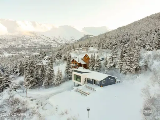 Image for article 8 Best 2026 Airbnb Stays in Anchorage, Alaska for Glacier Adventures