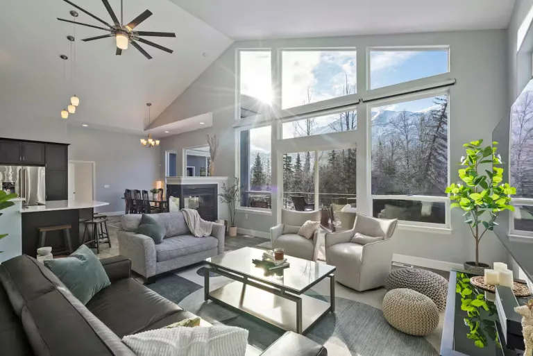 8 Best 2026 Airbnb Stays in Anchorage, Alaska for Glacier Adventures