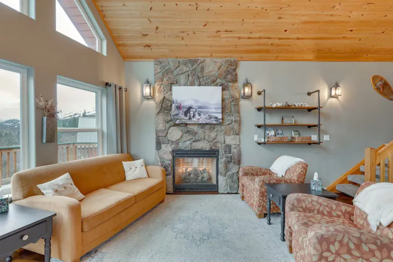 8 Best 2026 Airbnb Stays in Anchorage, Alaska for Glacier Adventures
