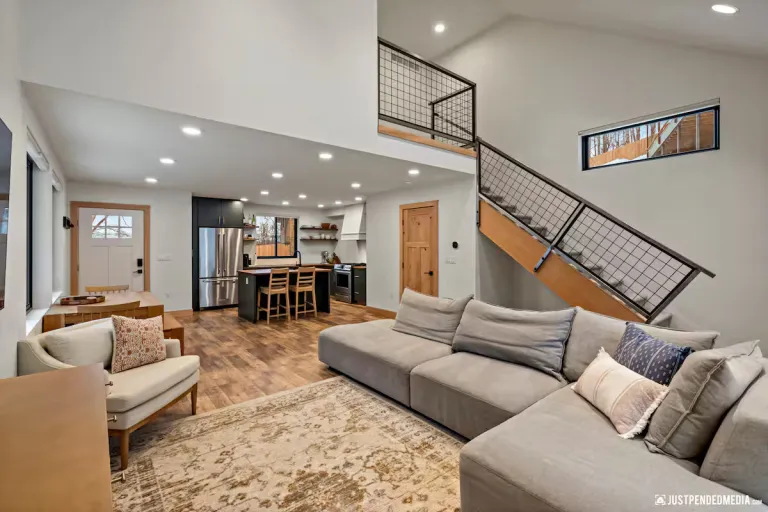 8 Best 2026 Airbnb Stays in Anchorage, Alaska for Glacier Adventures