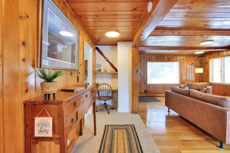 8 Best 2026 Airbnb Stays in Anchorage, Alaska for Glacier Adventures