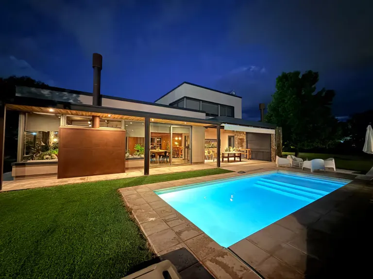 Best 2026 Airbnb Stays in Mendoza, Argentina for Wine Lovers		