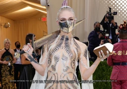 image for article Grimes says: made more money from NFT than in her entire career